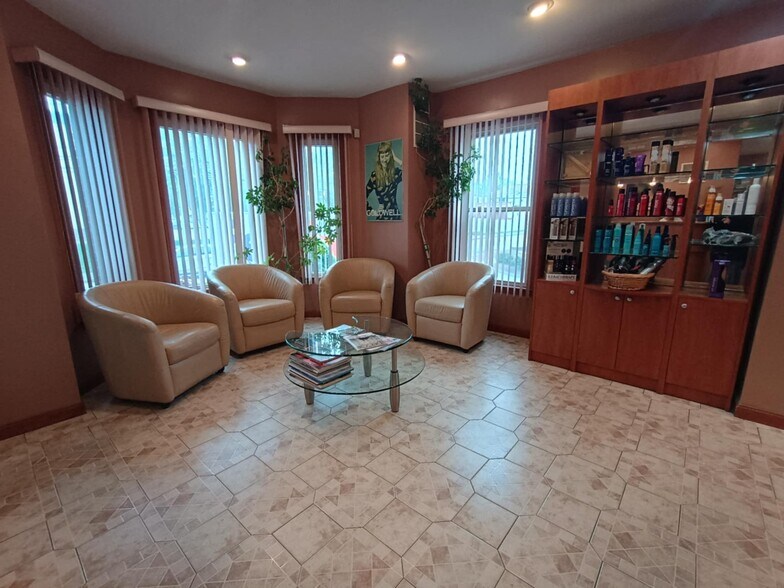 More Photos Of 25 Hamilton St, Saugus Storefront Retail Residential For Lease