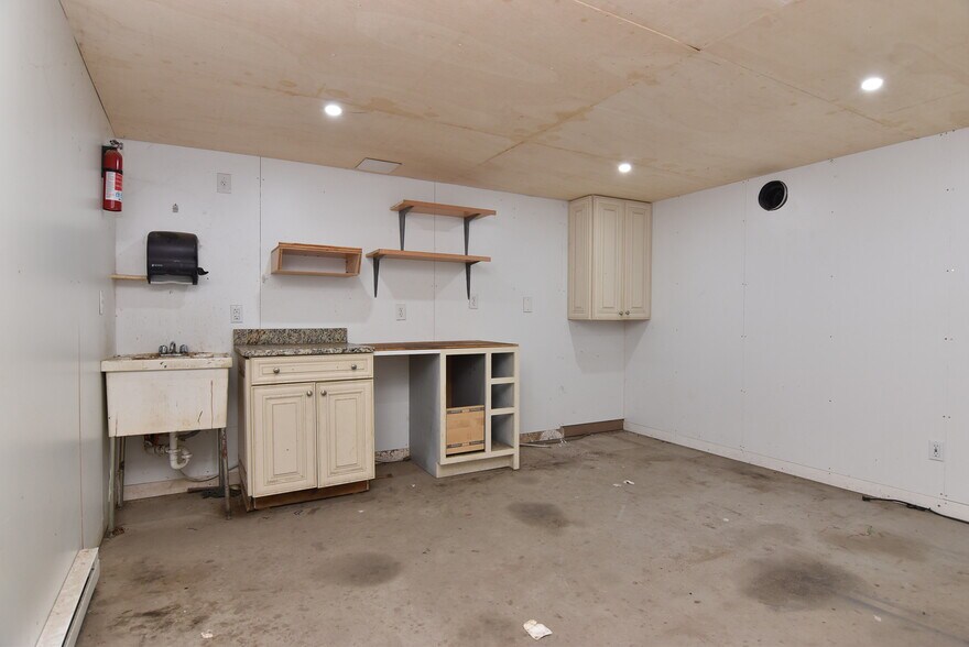 More Photos Of 20643 Sussex Hwy, Seaford Warehouse For Lease