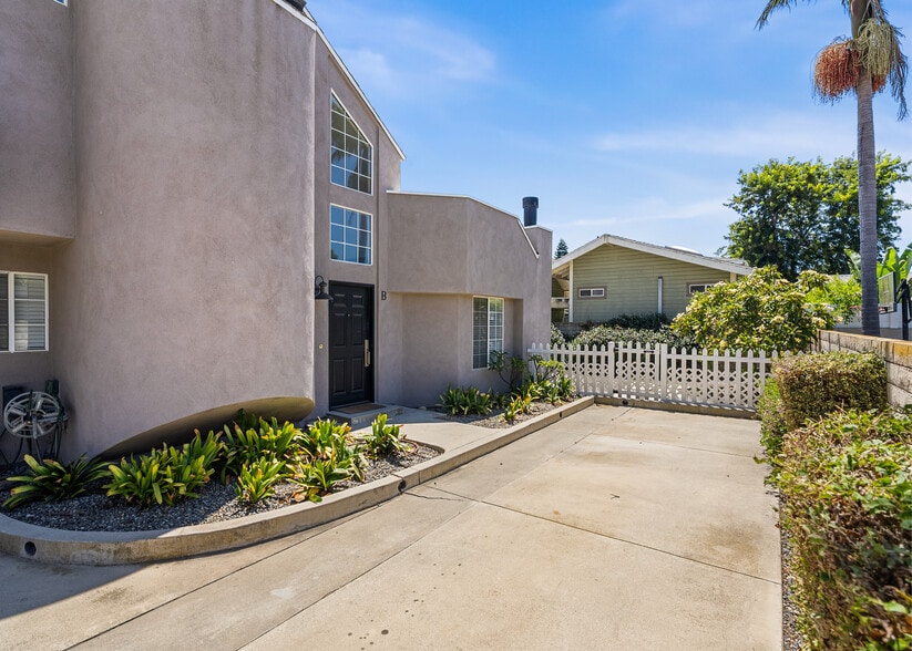 More Photos Of 181 Cecil Pl, Costa Mesa Multifamily For Sale