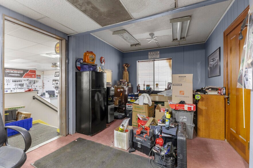 More Photos Of 17310 E 9 Mile Rd, Eastpointe Freestanding For Sale