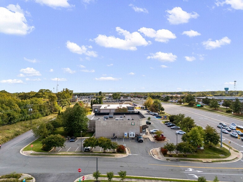 More Photos Of 1036 Warrenton Rd, Fredericksburg General Retail For Lease