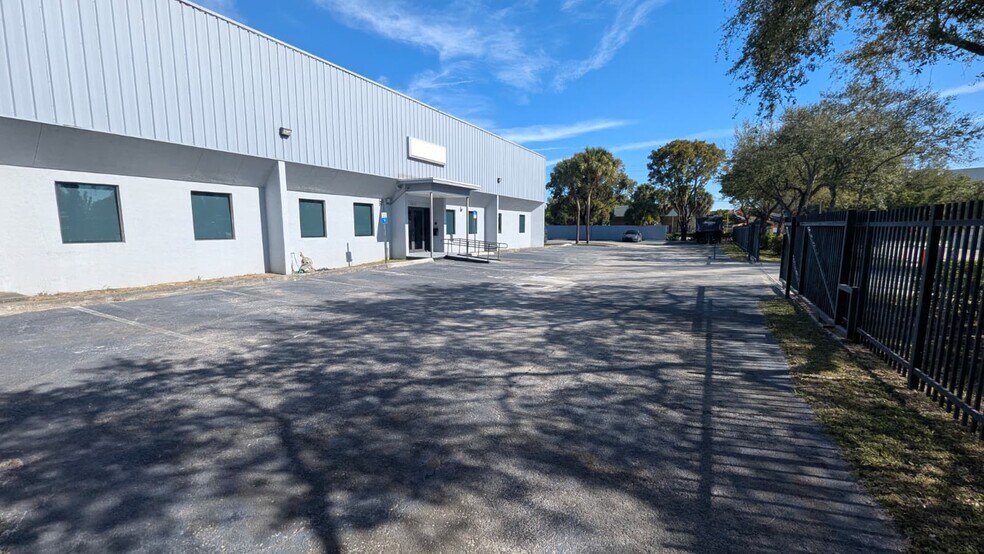 More Photos Of 3413 SW 14th St, Deerfield Beach Warehouse For Lease