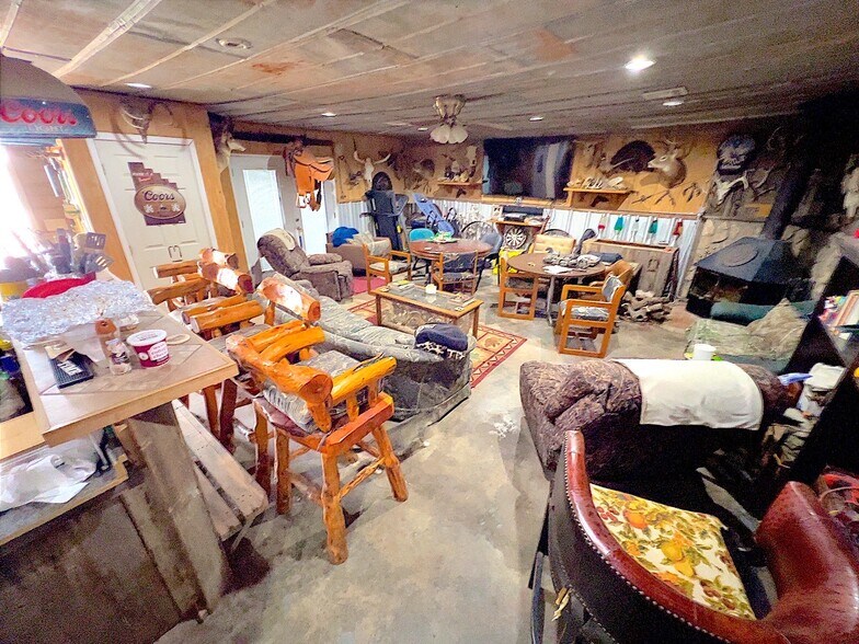 More Photos Of 413 W Broadway St, Hollis Hotel For Sale