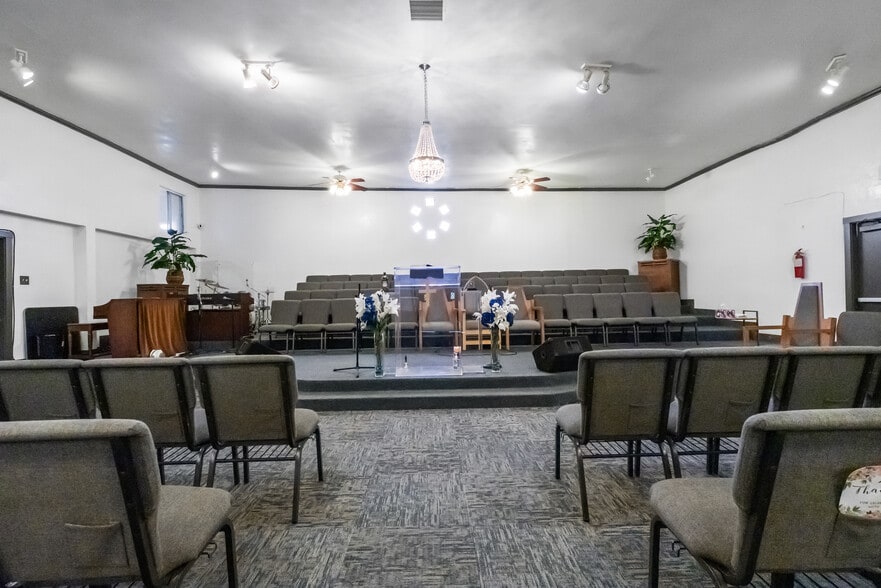 More Photos Of 671 9th St, Richmond Specialty For Sale