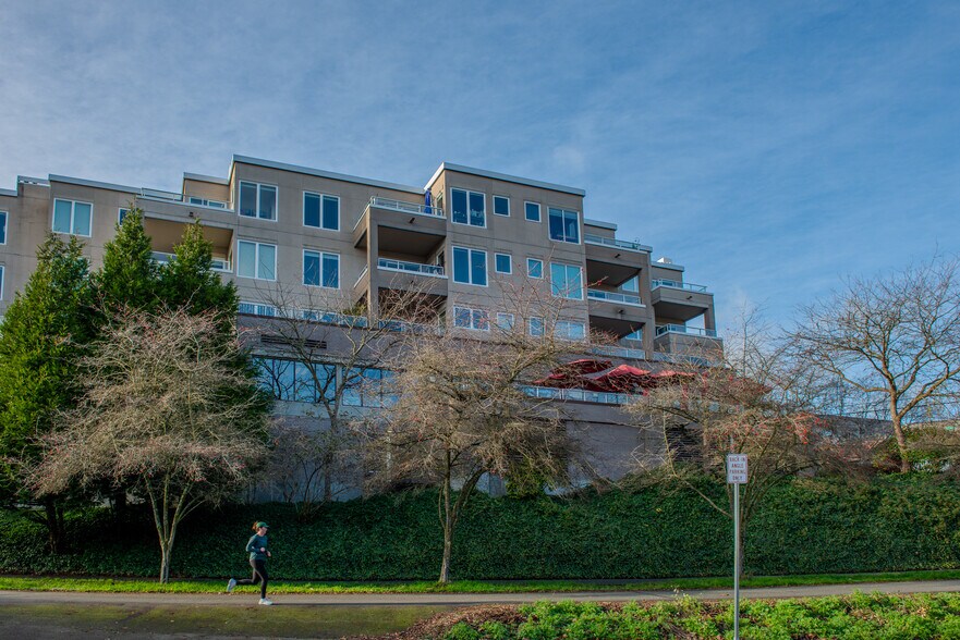 More Photos Of 3300 Meridian Ave N, Seattle Office Residential For Lease