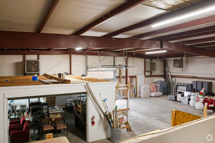 More Photos Of 910 S Cedar Ridge Dr, Duncanville Freestanding For Sale