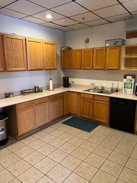 More Photos Of 34237 Highway 6, Edwards Bank For Lease