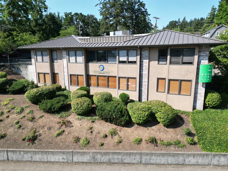 Primary Photo Of 5493-5499 Amy St, West Linn Medical For Sale