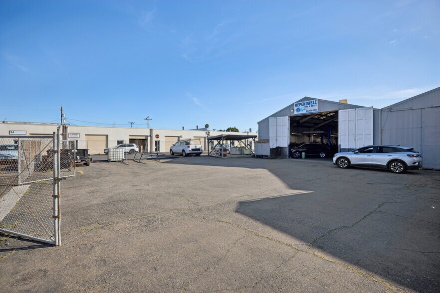 More Photos Of 25 Market St, San Rafael Service For Sale