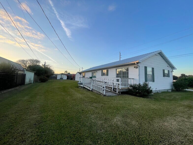More Photos Of 2130 FL-70, Okeechobee Office For Sale