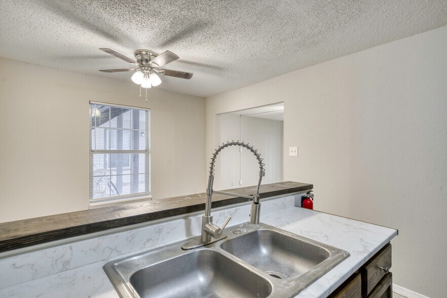 More Photos Of 2000 Kazmeier Plz, Bryan Apartments For Sale