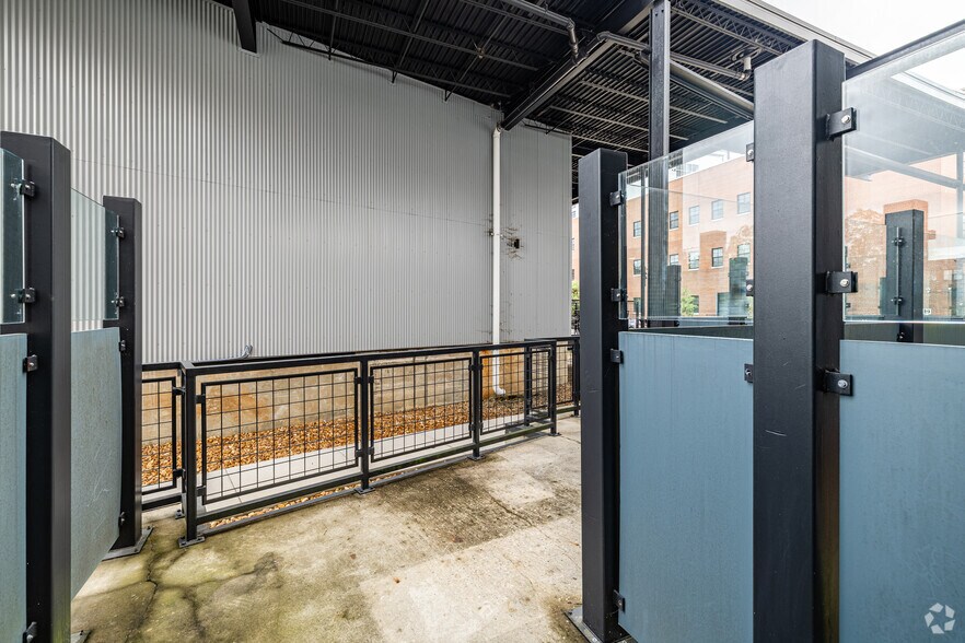 More Photos Of 120 Perry St, Petersburg Apartments For Lease