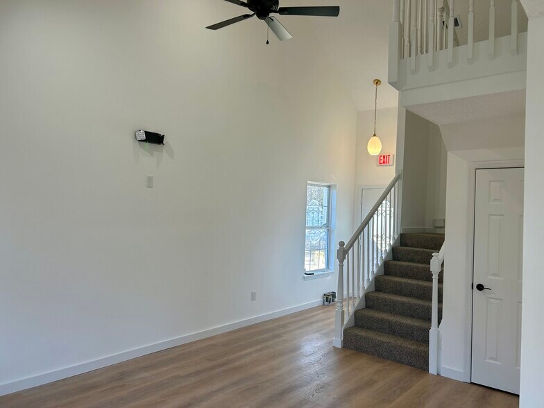 More Photos Of 1477 S 8th St, Fernandina Beach Office For Lease