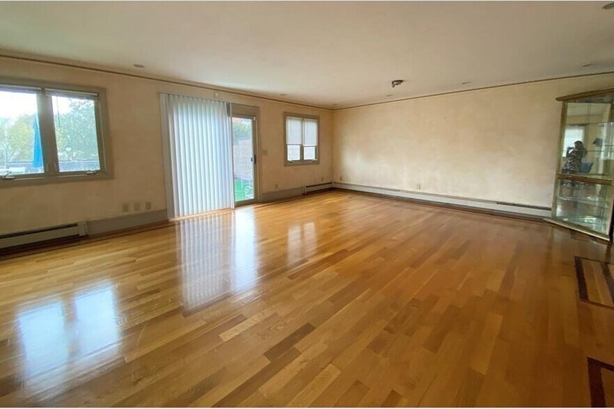 More Photos Of 1002 Beacon St, Brookline Storefront Retail Residential For Sale