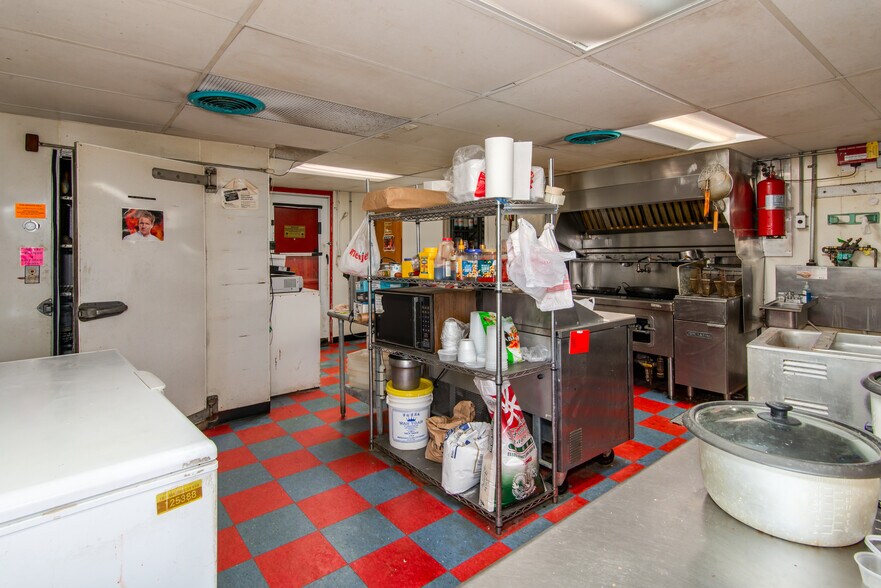More Photos Of 2535 Highland Rd, Highland Restaurant For Sale
