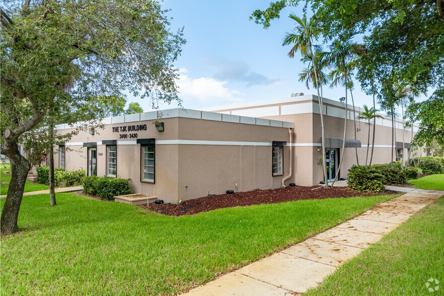 More Photos Of 3410-3430 N 29th Ave, Hollywood Showroom For Lease