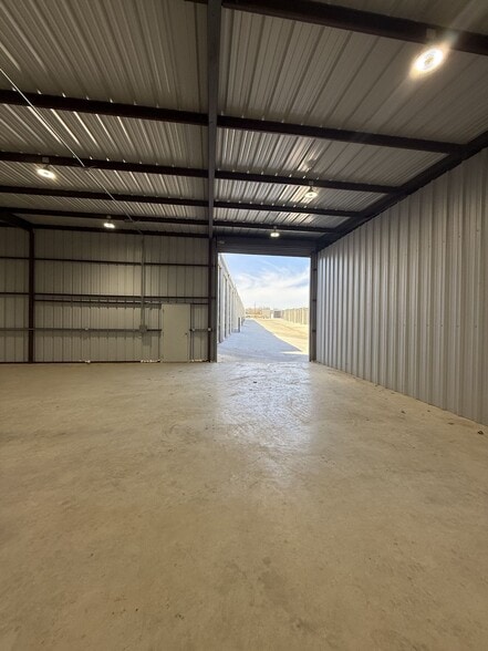More Photos Of 3825 Quanah Hill Rd, Weatherford Warehouse For Lease