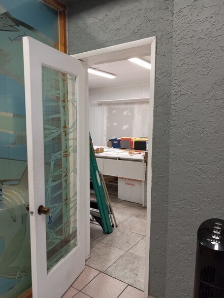 More Photos Of 2030 Homerule St, Honolulu Light Distribution For Lease