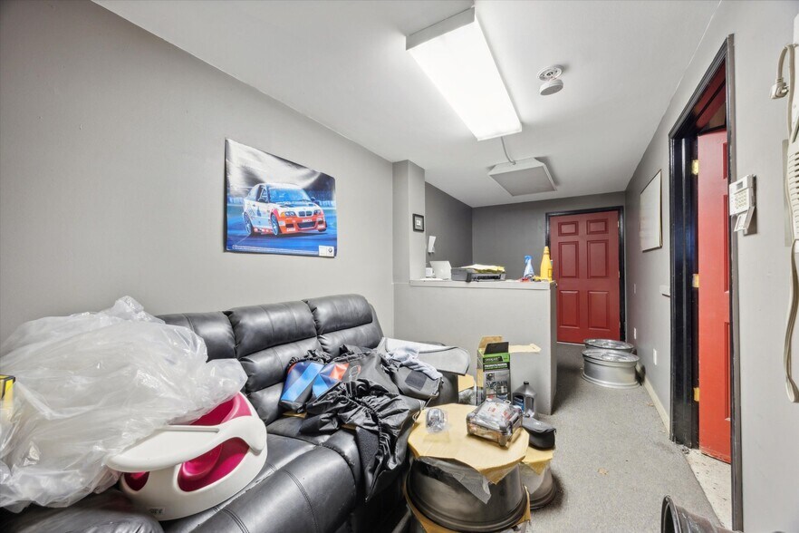 More Photos Of 100 Penn St, Lansdale Warehouse For Sale