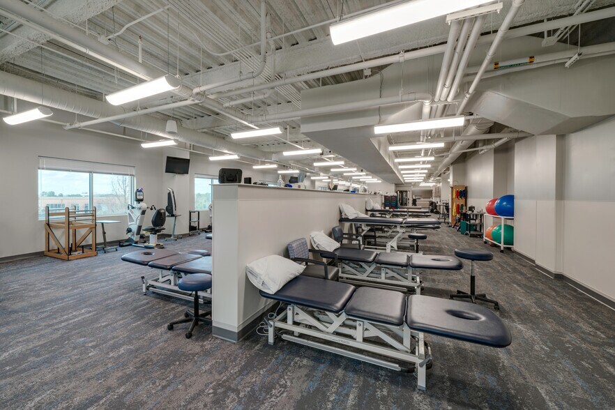 More Photos Of 10425 Huffmeister Rd, Houston Medical For Lease