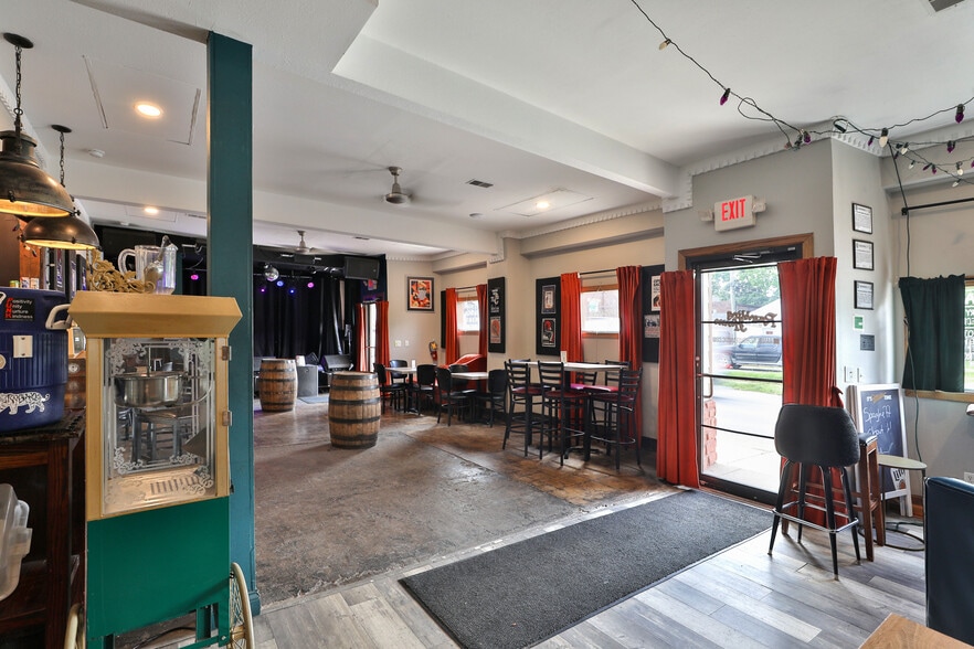 More Photos Of 310-312 E Hudson St, Columbus Freestanding For Sale