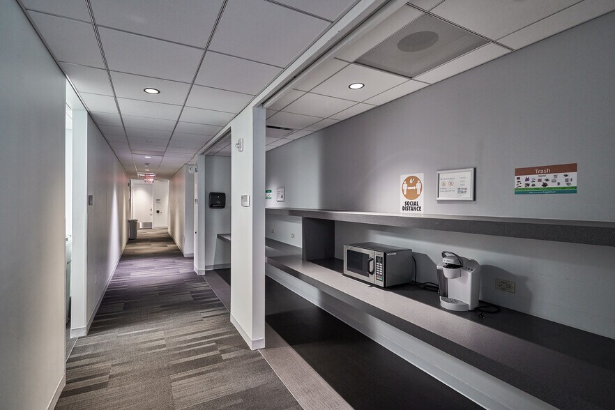 More Photos Of 12 Reads Way, New Castle Office For Lease