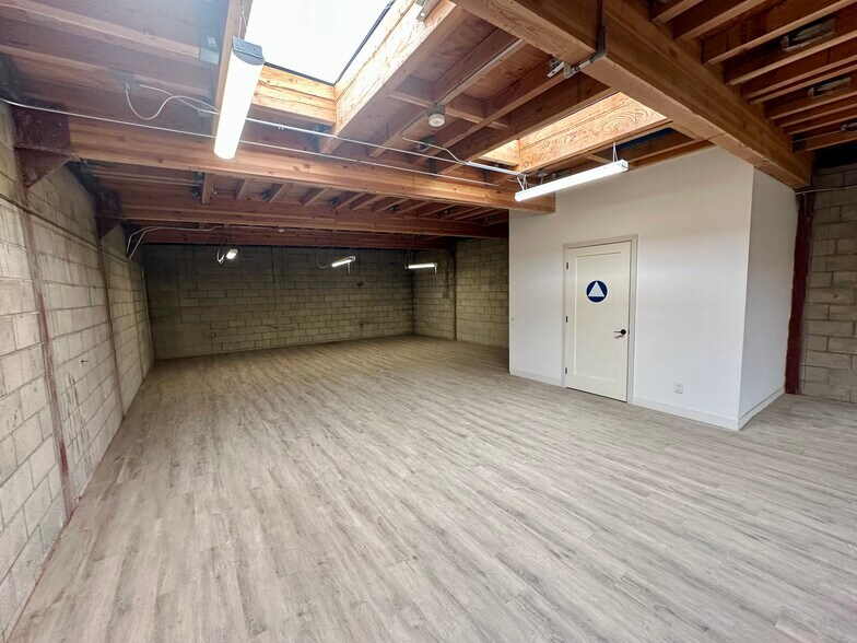More Photos Of 7528 Clybourn Ave, Sun Valley Manufacturing For Lease
