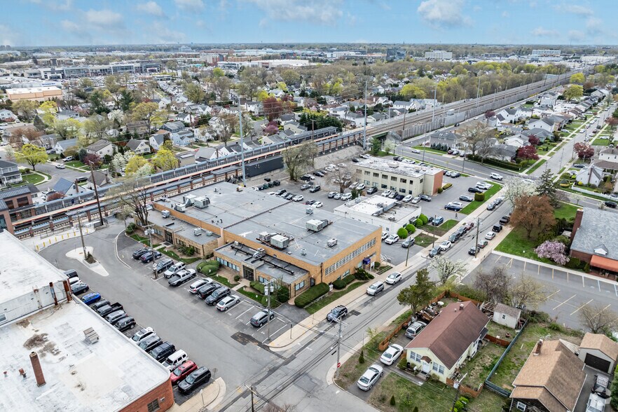 More Photos Of 200 Stonehinge Ln, Carle Place Medical For Lease