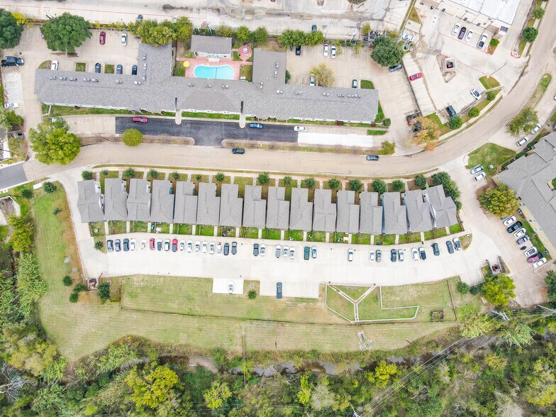 More Photos Of 304 Redmond Dr, College Station Multifamily For Sale