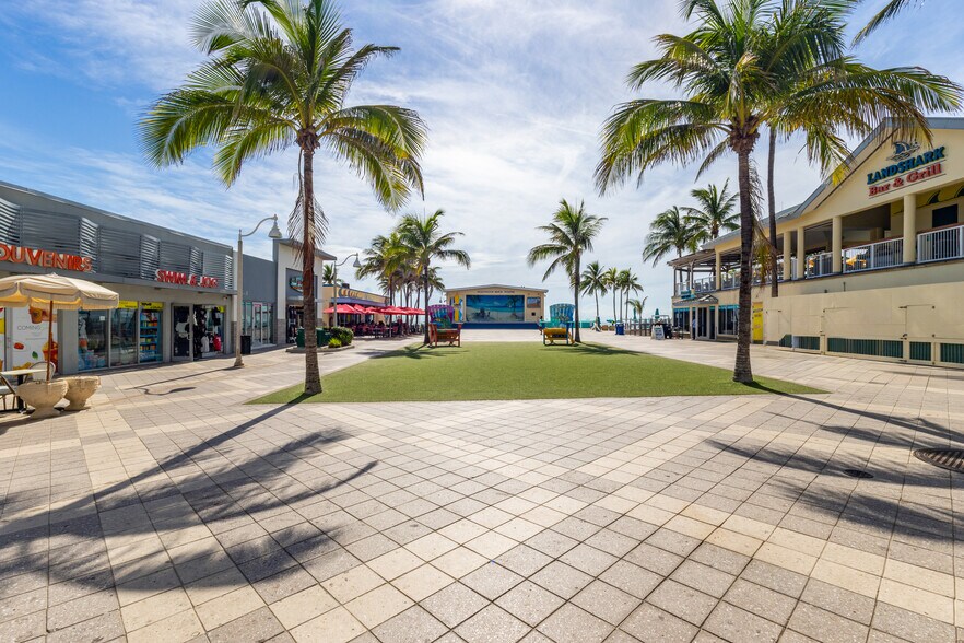 More Photos Of 309-321 Johnson St, Hollywood Restaurant For Lease