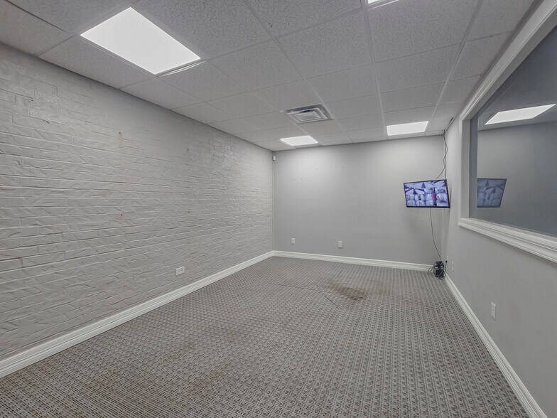 More Photos Of 6001 Nw Expressway, Oklahoma City Office For Sale