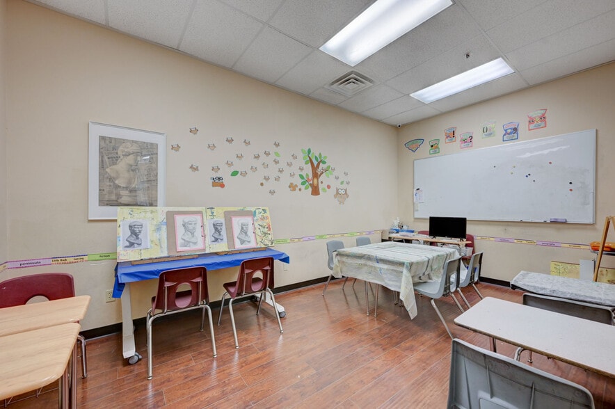 More Photos Of 6284 Spring Mountain Rd, Las Vegas Office For Sale