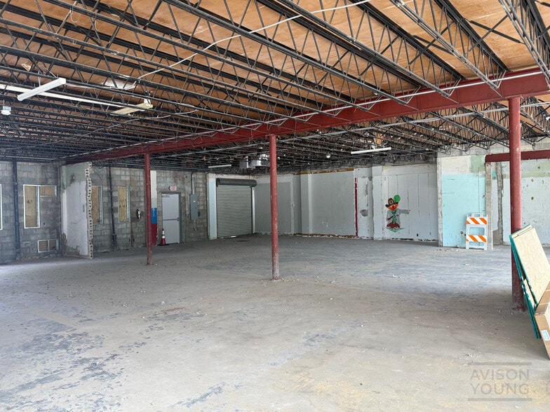 More Photos Of 1814 Edgewater Dr, Orlando Storefront For Lease