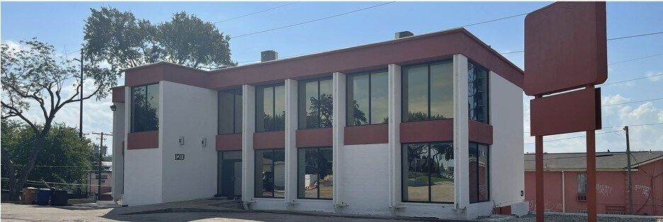 Primary Photo Of 1213 N Interstate 35, Austin Medical For Lease