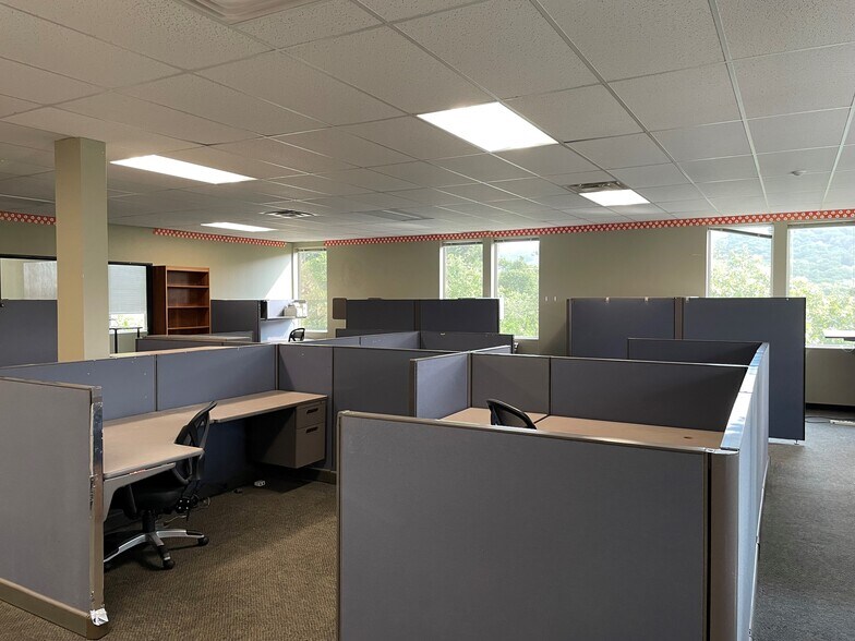 More Photos Of 6615 Vaught Ranch Rd, Austin Office Residential For Lease