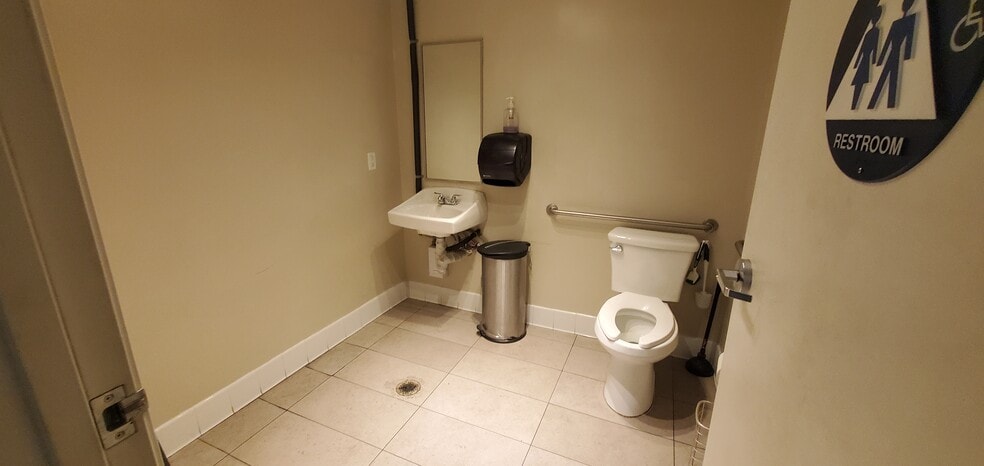 More Photos Of 921 Crocker St, Los Angeles Storefront Retail Office For Sale