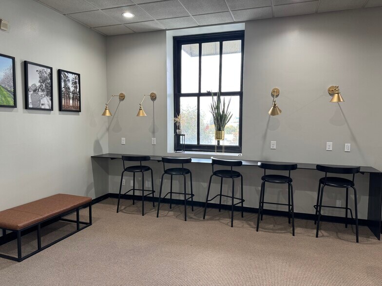 More Photos Of 1012 11th St, Modesto Office For Lease