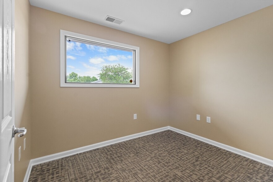 More Photos Of 219 Industrial Dr, Clarksville Warehouse For Lease