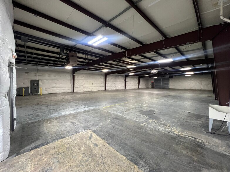 More Photos Of 4701 Commercial Dr NW, Huntsville Warehouse For Lease