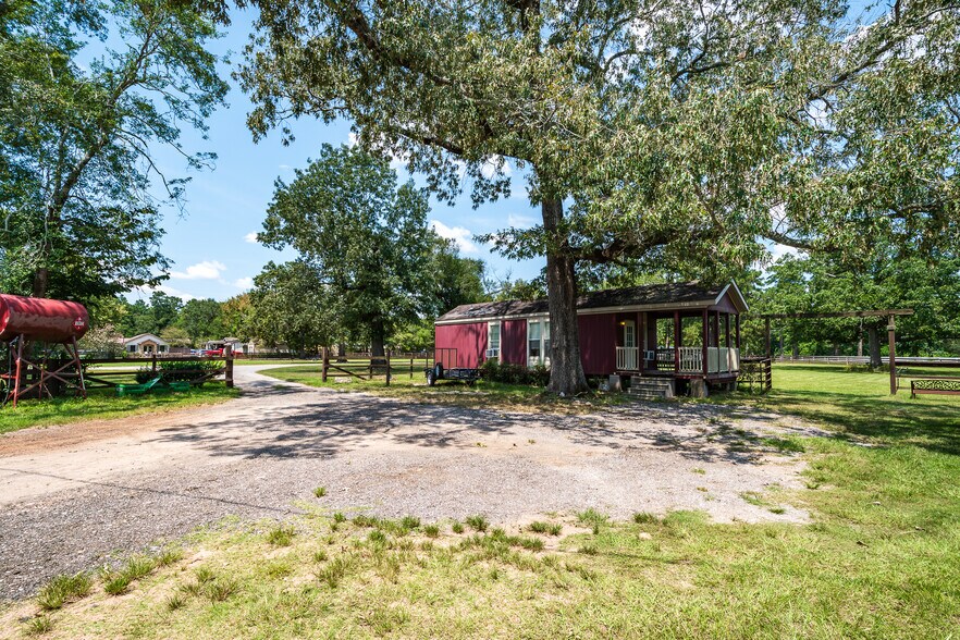 More Photos Of 16410 FM 1485 Rd, Conroe Veterinarian Kennel For Sale