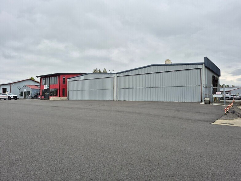 Primary Photo Of 15426 Airport Dr, Burlington Airplane Hangar For Lease