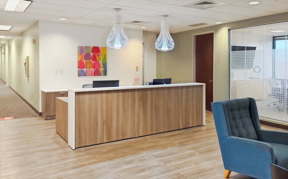 More Photos Of 301 McCullough Dr, Charlotte Coworking Space