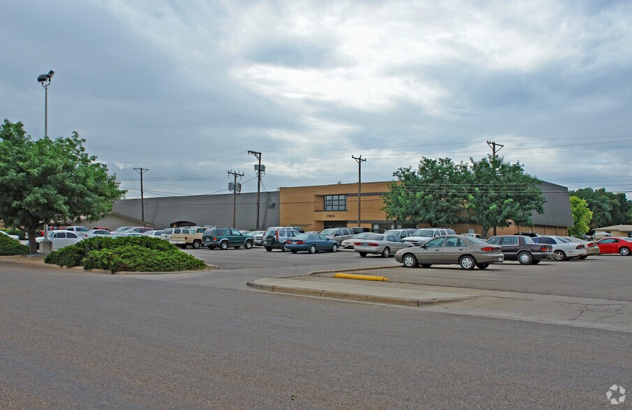 More Photos Of 3101 35th St, Lubbock Health Club For Sale