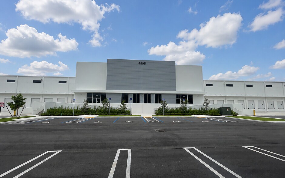 More Photos Of 4995 NW 77th Ave, Miami Warehouse For Lease