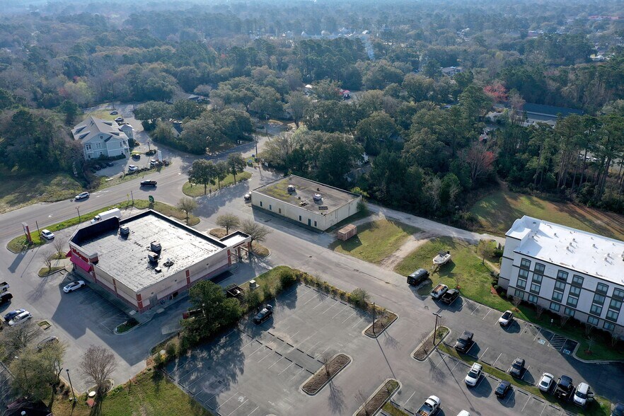 More Photos Of 1501 N Howe St, Southport Freestanding For Sale