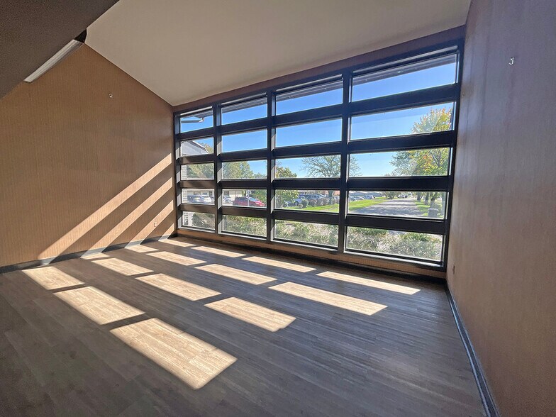 More Photos Of 177 Burt Rd, Lexington Medical For Sale