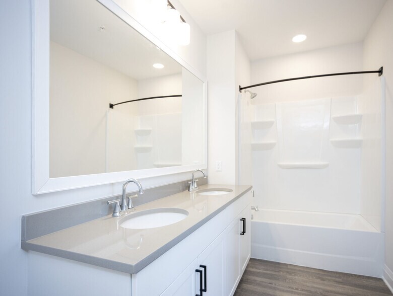 More Photos Of 140 E Monument Ave, Dayton Apartments For Lease