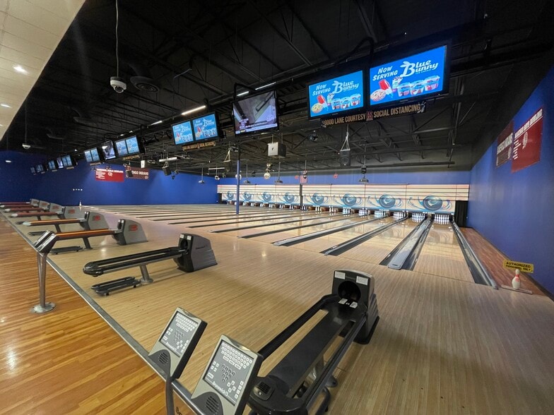 More Photos Of 101 Franks Rd, Marengo Bowling Alley For Sale