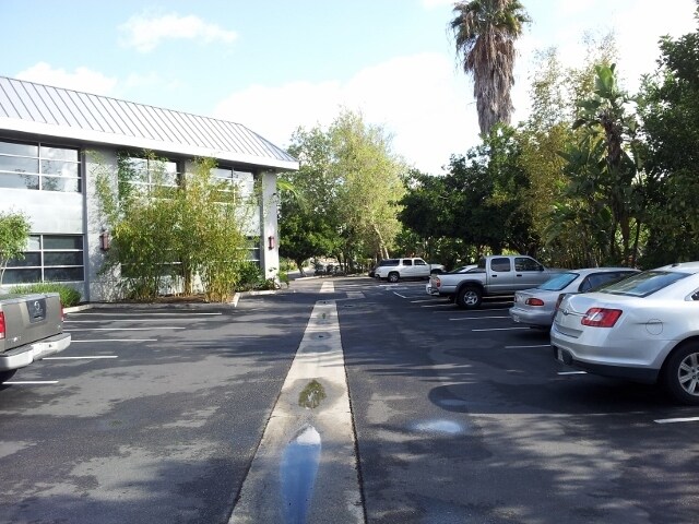 More Photos Of 321 N Rampart St, Orange Office For Lease