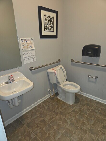 More Photos Of 8325 Office Park Dr, Douglasville Medical For Lease